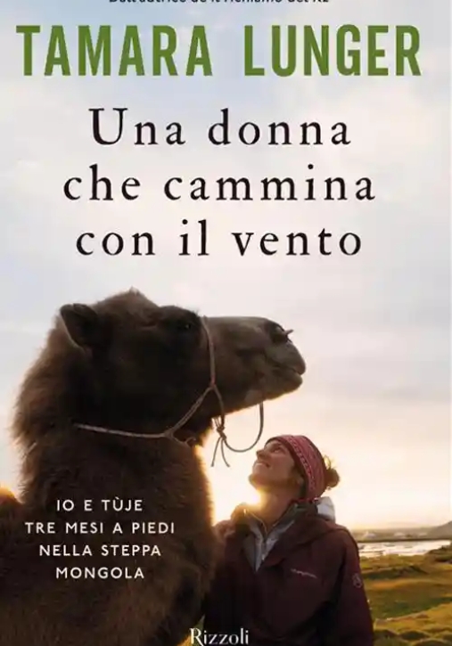 Immagine 0 di Donna Che Cammina Con Il Vento (una)